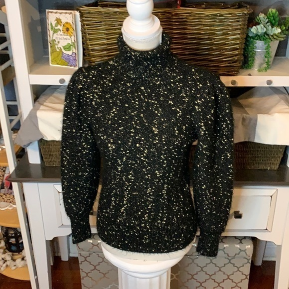 Ann Taylor Black/Gold‎ Turtle Neck sweater Size XSmall, EUC